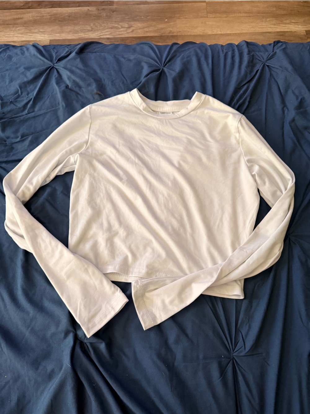 Essential White Long-Sleeve Crop top